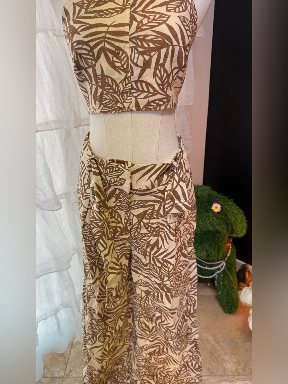 House of Harlow 1960 Beige and Brown Leaf Print Wide Leg Pants & Top Set - Picture 7 of 14